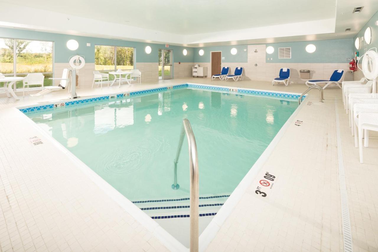 Holiday Inn Express & Suites Alpena - Downtown By Ihg Bagian luar foto