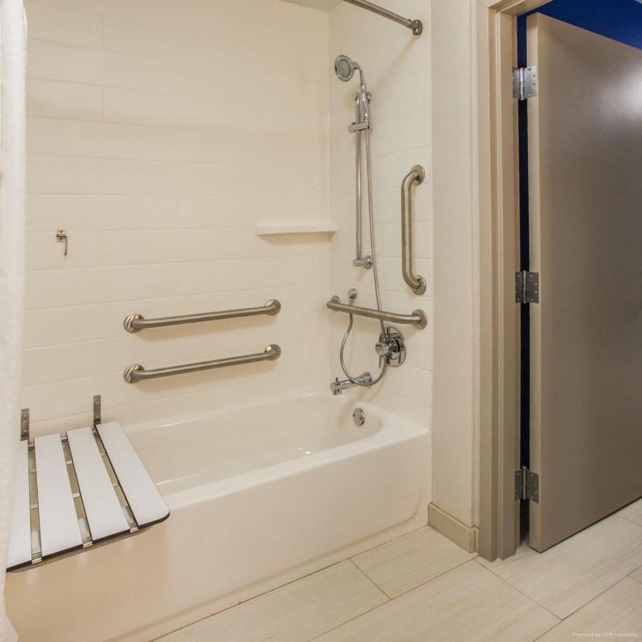 Holiday Inn Express & Suites Alpena - Downtown By Ihg Bagian luar foto