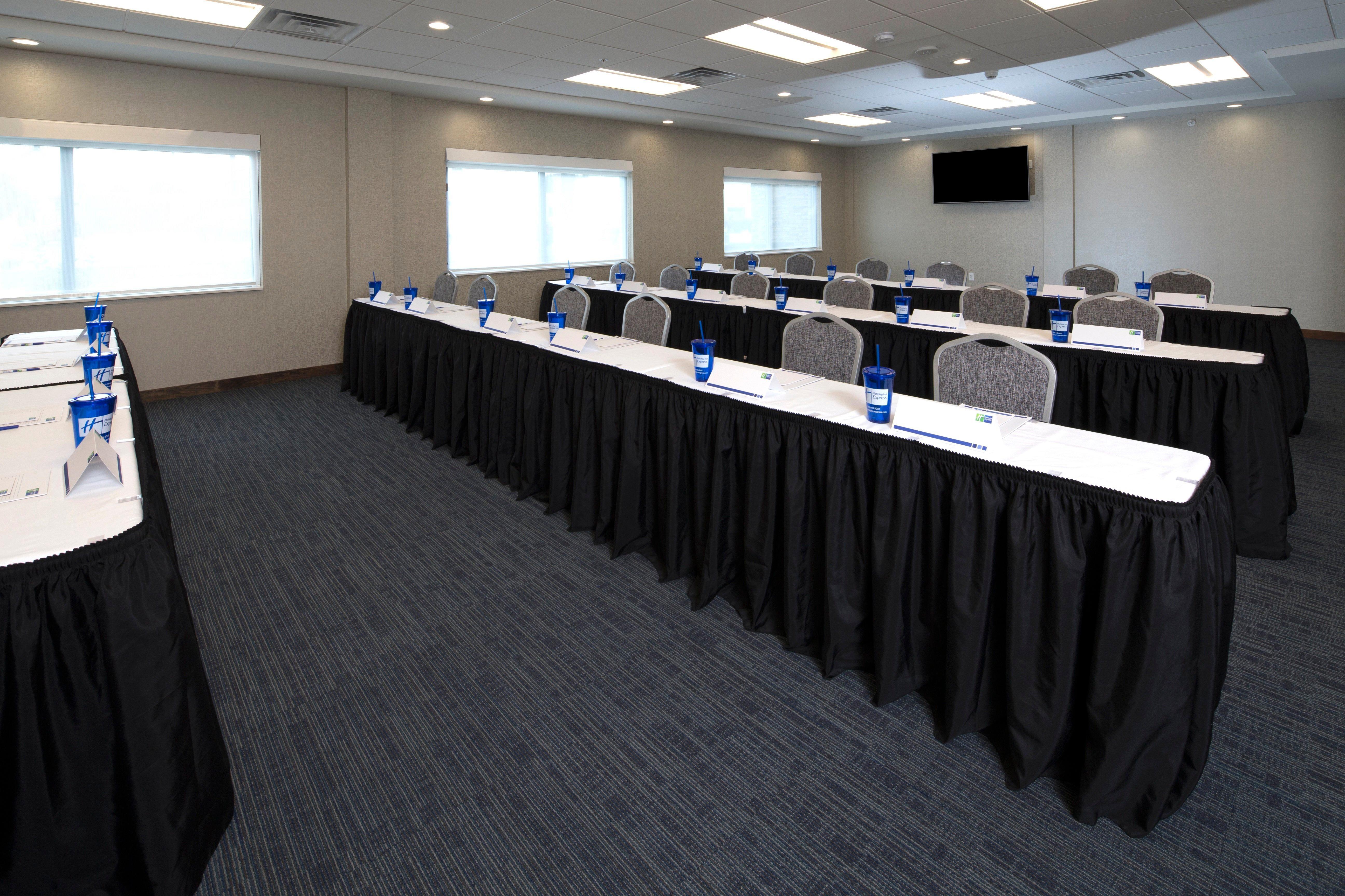 Holiday Inn Express & Suites Alpena - Downtown By Ihg Bagian luar foto