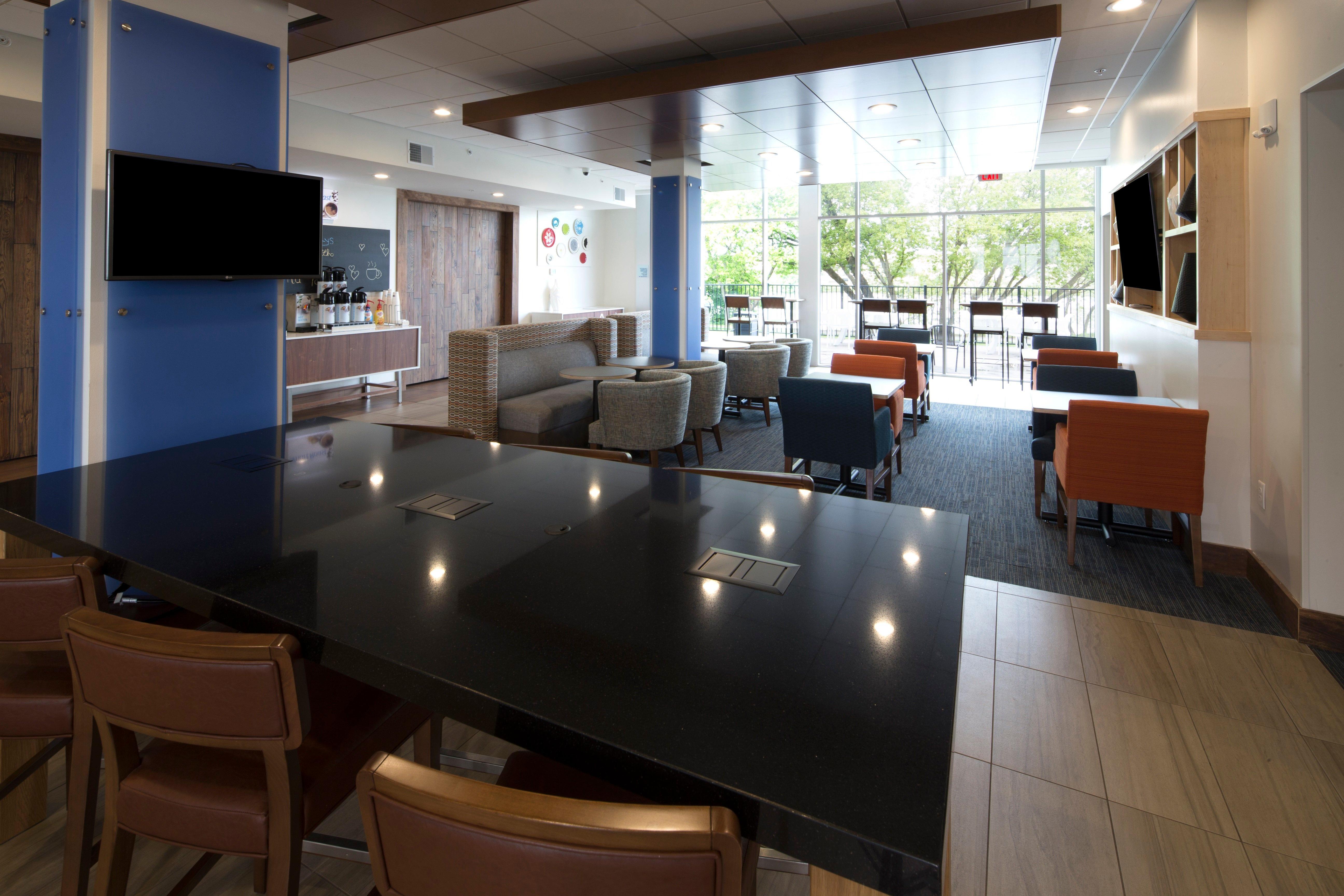 Holiday Inn Express & Suites Alpena - Downtown By Ihg Bagian luar foto
