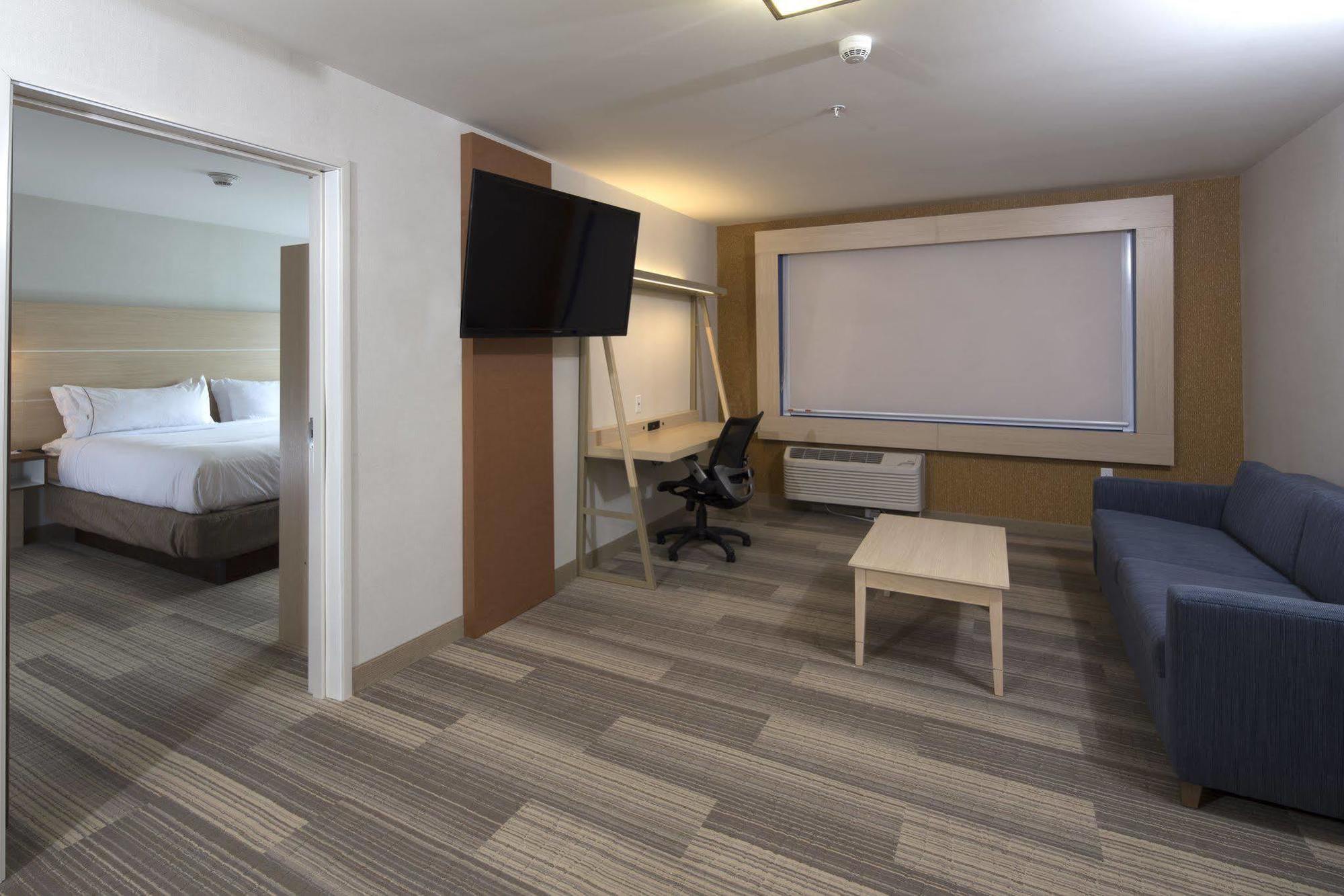 Holiday Inn Express & Suites Alpena - Downtown By Ihg Bagian luar foto